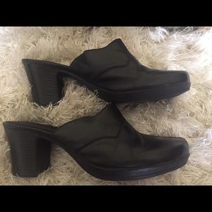 Clark’s black mules